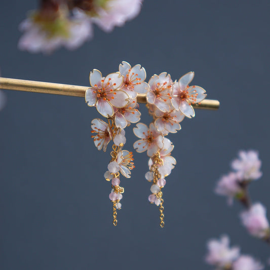 咲き重ね桜耳飾り（季節限定）
